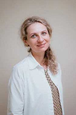 Гинеколог Куперман Анастасия Сергеевна Онколог - гинеколог, узи-специалист. Стаж 9 лет. Цена приема 2000 рублей , повторно 1500 рублей